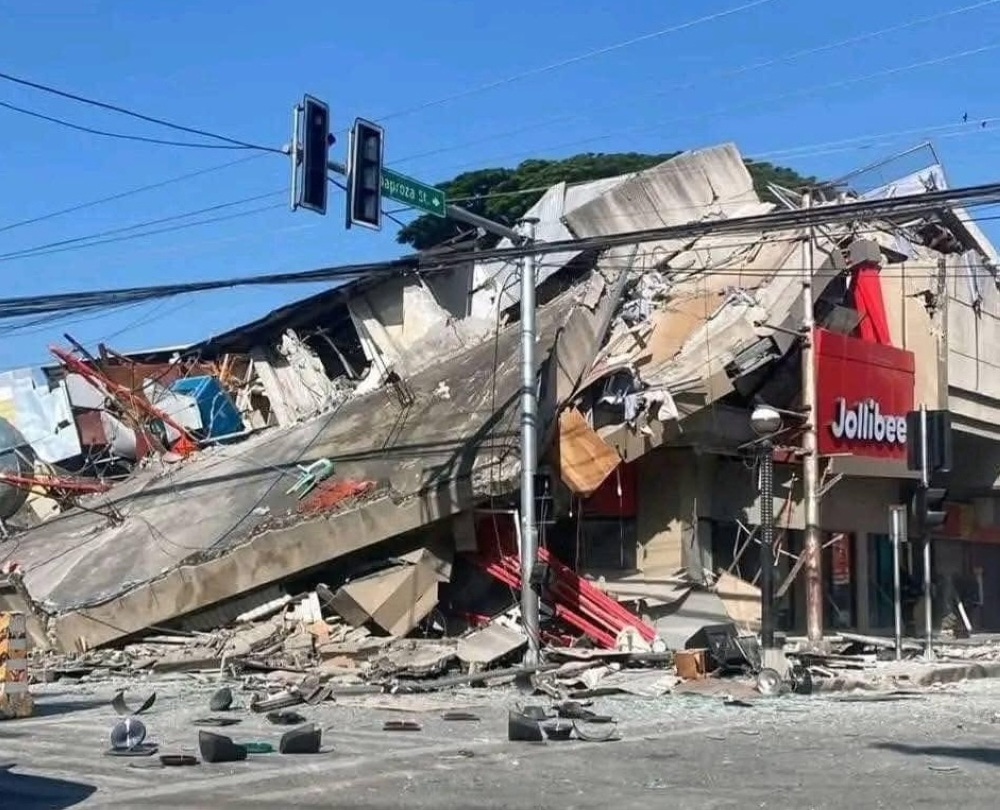 Earthquake in the Philippines: Death toll rises, over 1,700 aftershocks reported.