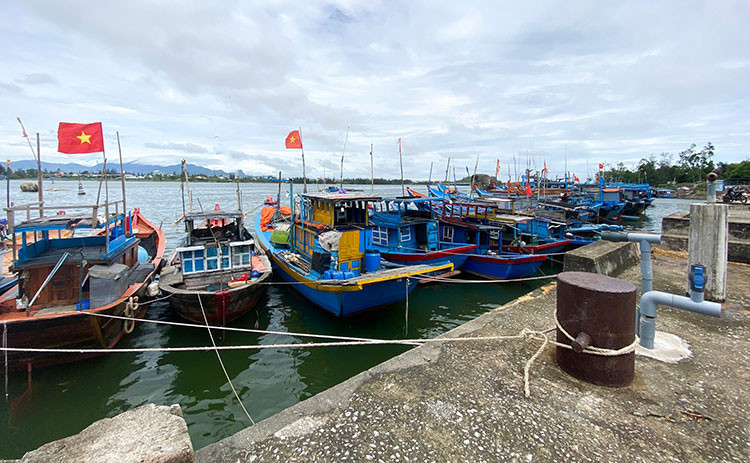 Sẵn sàng phương tiện, nhân sự, tạo tối đa điều kiện để hỗ trợ các chính quyền địa phương sở tại trong công tác cứu trợ, cứu hộ, cứu nạn khi có diễn biến thiên tai phức tạp