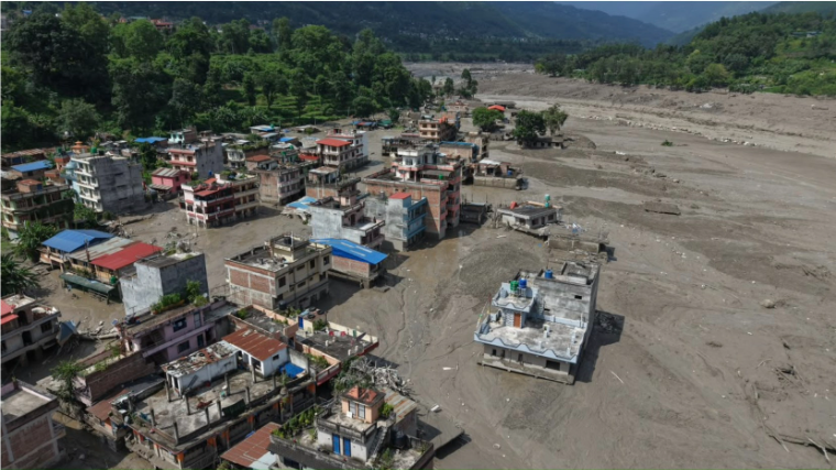 Hiệu trưởng kịp thời sơ tán 900 học sinh trước trận lũ quét tại Nepal