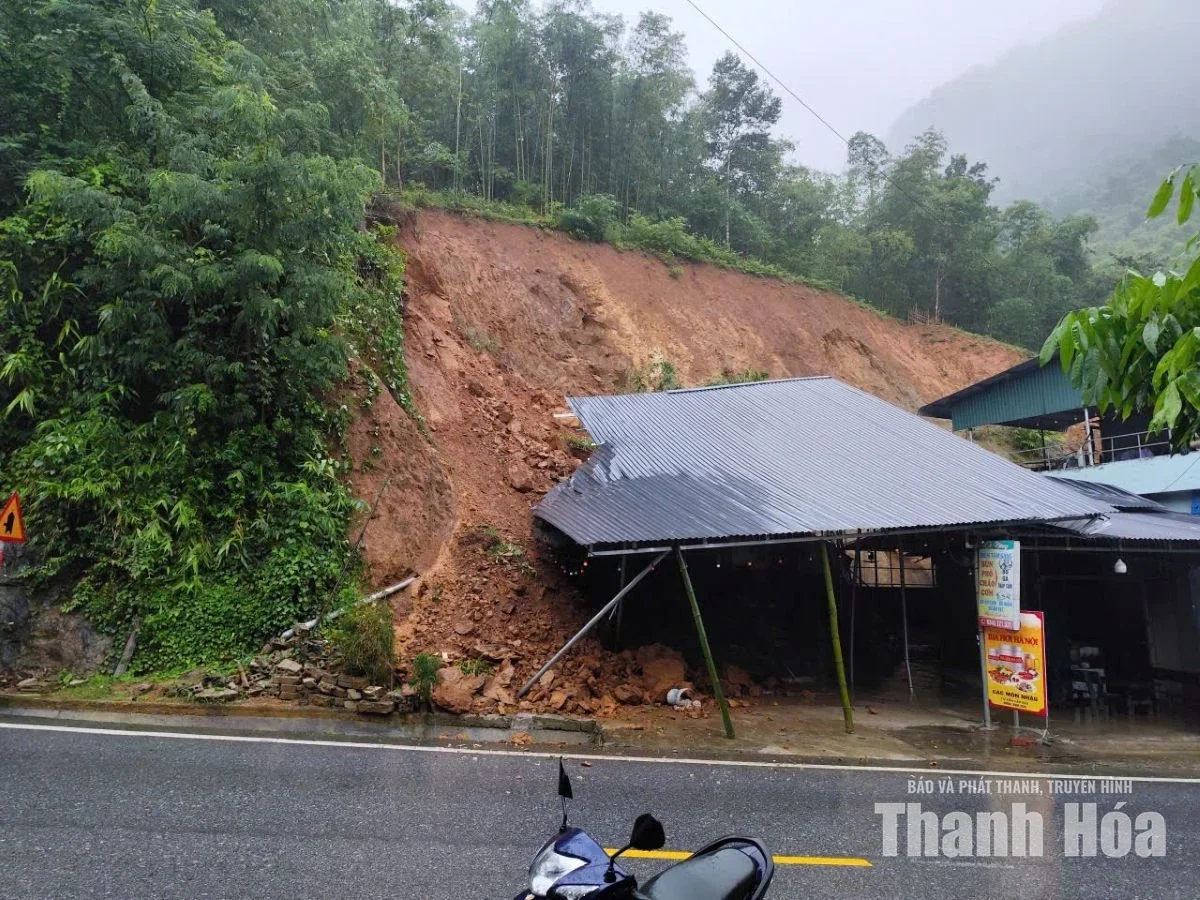 Thanh Hóa: Công bố tình huống khẩn cấp sạt lở đồi đất tại xã Trung Hạ