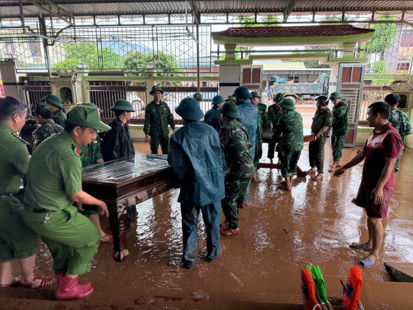 Quảng Trị: Bộ đội biên phòng hỗ trợ người dân khắc phục thiệt hại sau mưa lũ